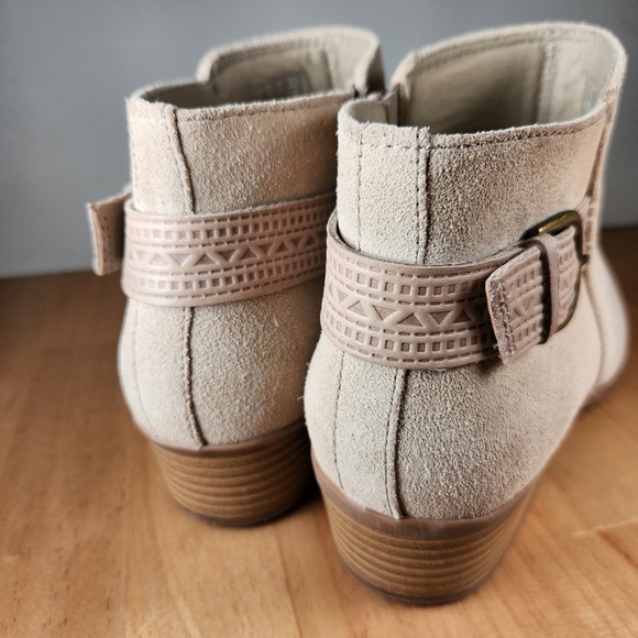 Clarks Collection Addiy Kara Ankle Boots Women's 10 Sand Suede - Picture 4 of 13